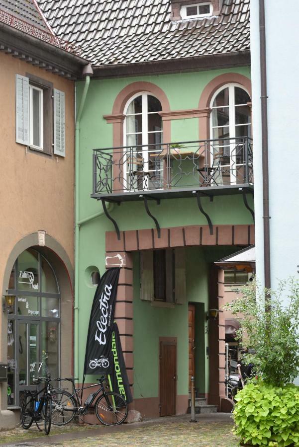 Ferienwohnung Im Historischen Stadttor Staufen-en-Brisgau Extérieur photo